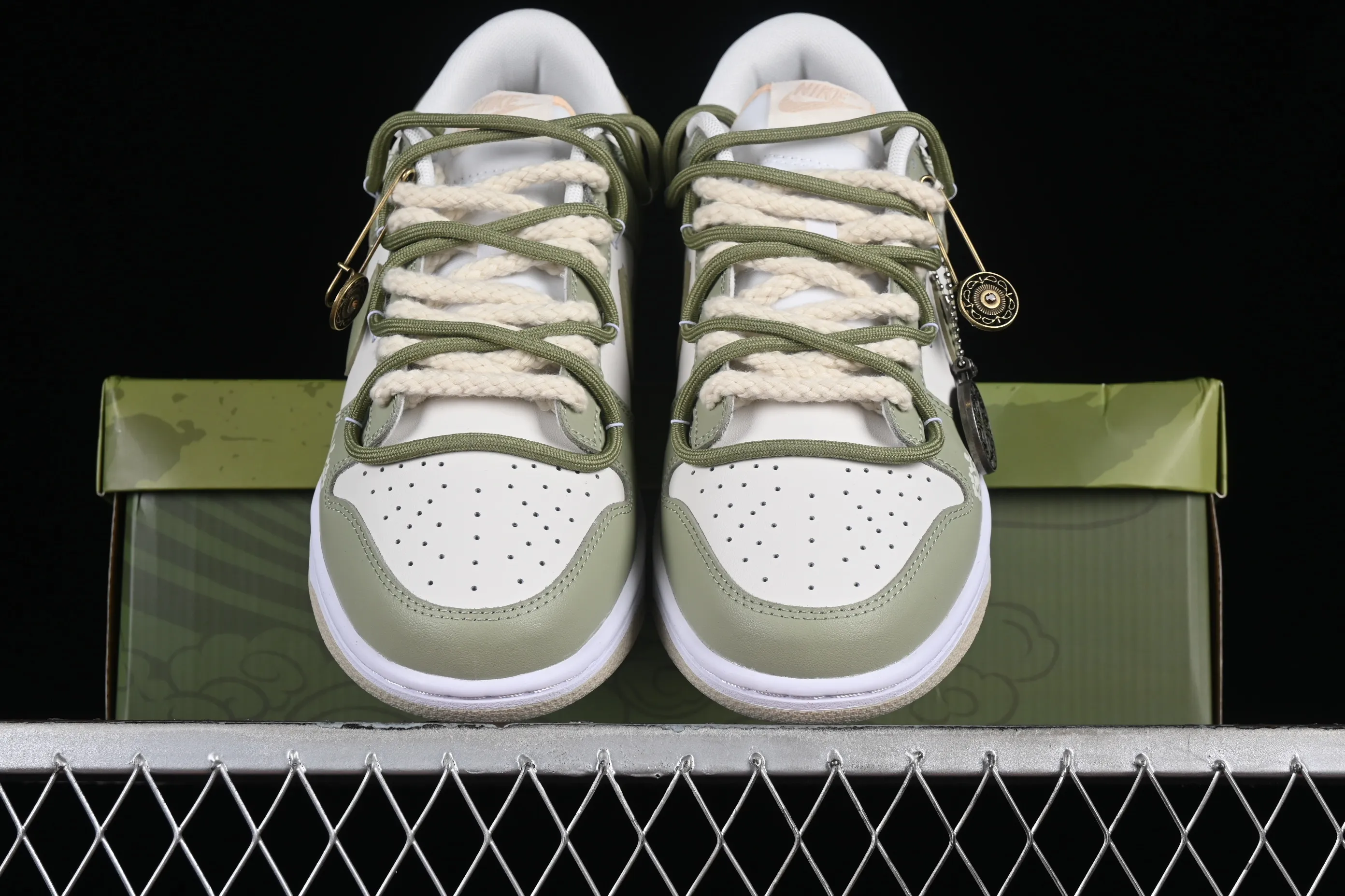 All categories Nk SB Dunk series Nk SB Dunk Low low-top sneakers Nk Dunk Low tea gift box Chinese style palace Longjing tea beige green SB strap low-top casual sneakers DV0831-003